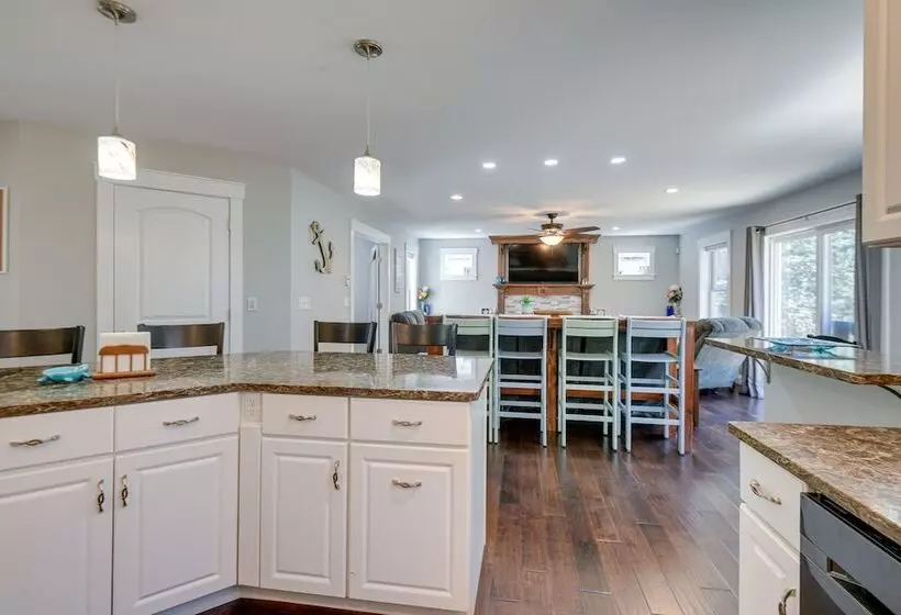 Stunning Wells Home W/ Fire Pit & Porch!