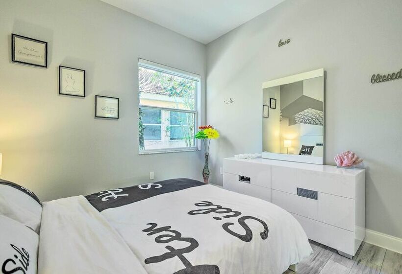 Sun Soaked Sarasota Oasis W/ Pool & Hot Tub!