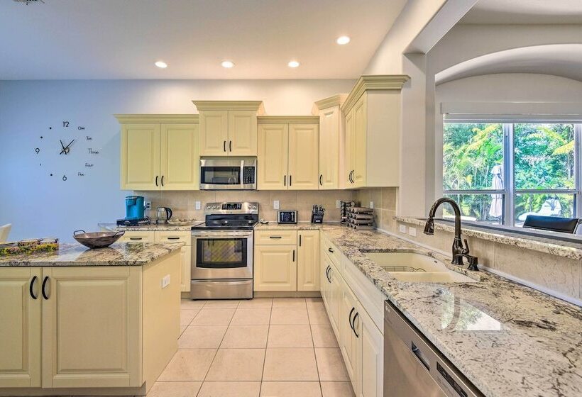 Sun Soaked Sarasota Oasis W/ Pool & Hot Tub!