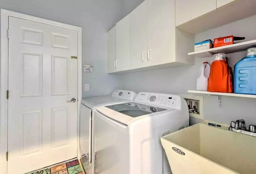 Sun Soaked Sarasota Oasis W/ Pool & Hot Tub!