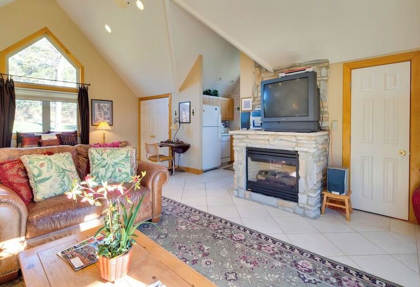 Peaceful Lake Lure Cabin W/ Fireplace!