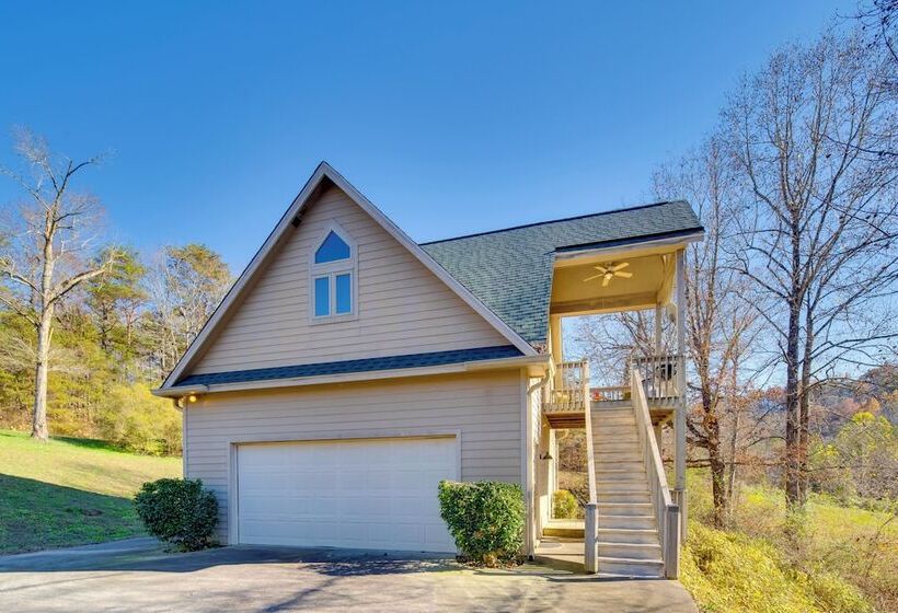 Peaceful Lake Lure Cabin W/ Fireplace!