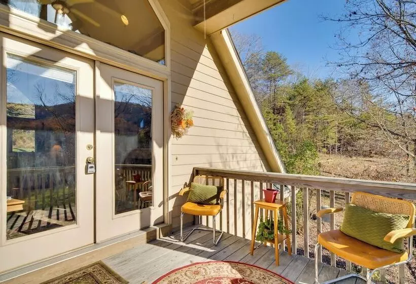 Peaceful Lake Lure Cabin W/ Fireplace!
