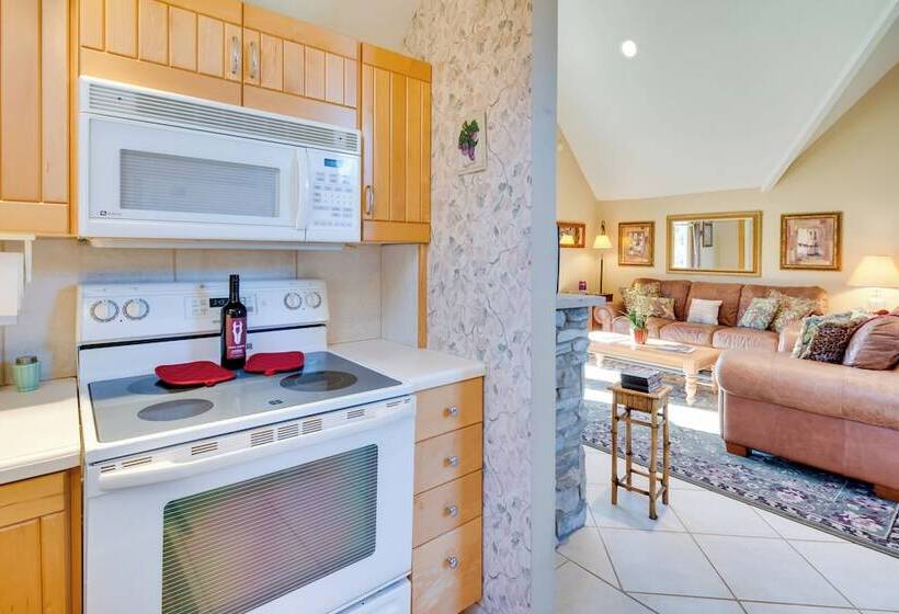 Peaceful Lake Lure Cabin W/ Fireplace!