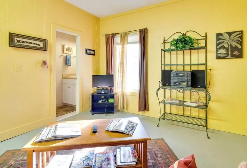 Peaceful Lake Lure Cabin W/ Fireplace!