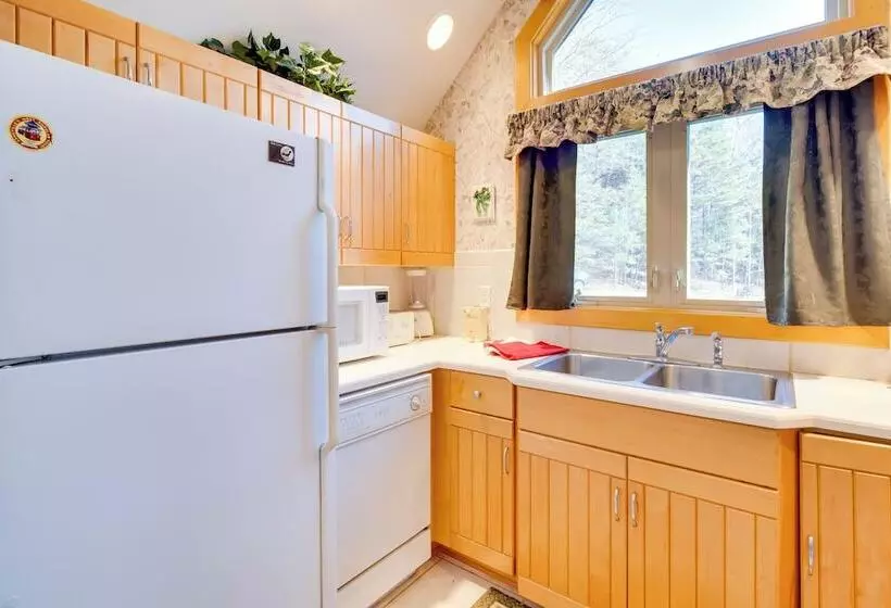 Peaceful Lake Lure Cabin W/ Fireplace!