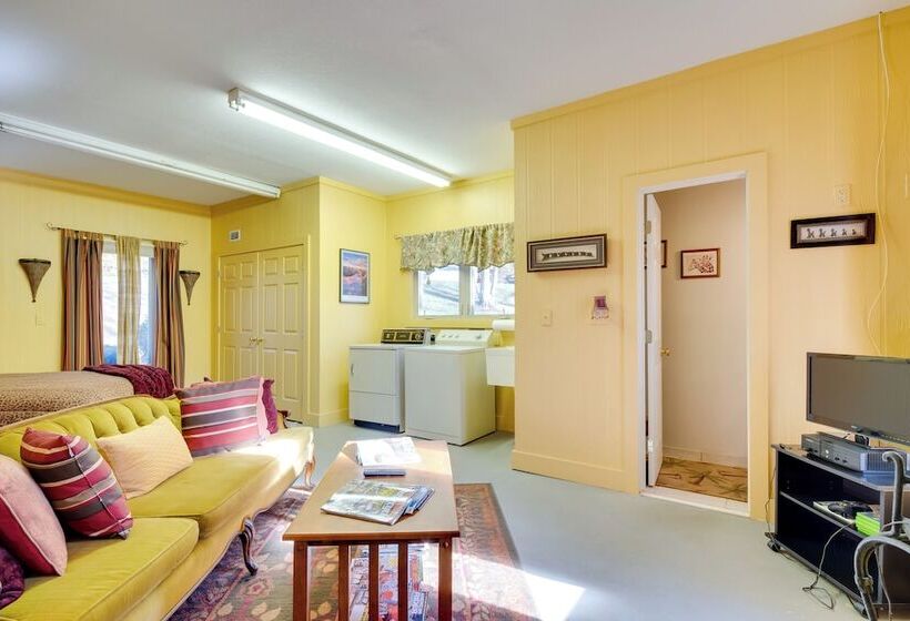 Peaceful Lake Lure Cabin W/ Fireplace!