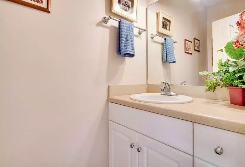 Peaceful Lake Lure Cabin W/ Fireplace!