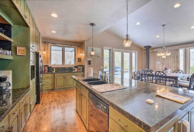 Vivid Twin Falls Retreat W/ Snake River Views