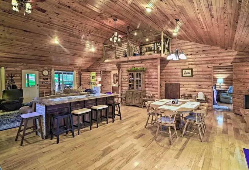 Woodsy Kentucky Escape W/ Game Room & Lake Access!