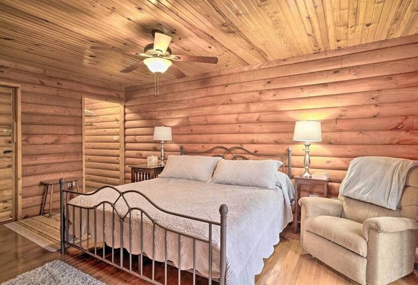 Woodsy Kentucky Escape W/ Game Room & Lake Access!