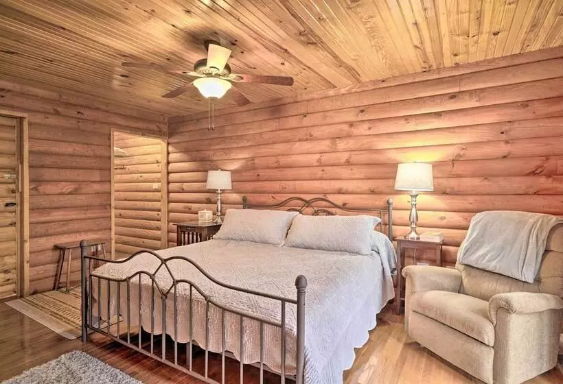 Woodsy Kentucky Escape W/ Game Room & Lake Access!