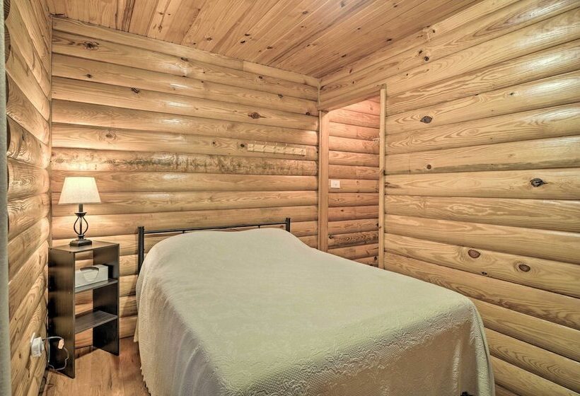 Woodsy Kentucky Escape W/ Game Room & Lake Access!