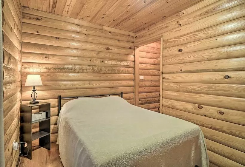 Woodsy Kentucky Escape W/ Game Room & Lake Access!