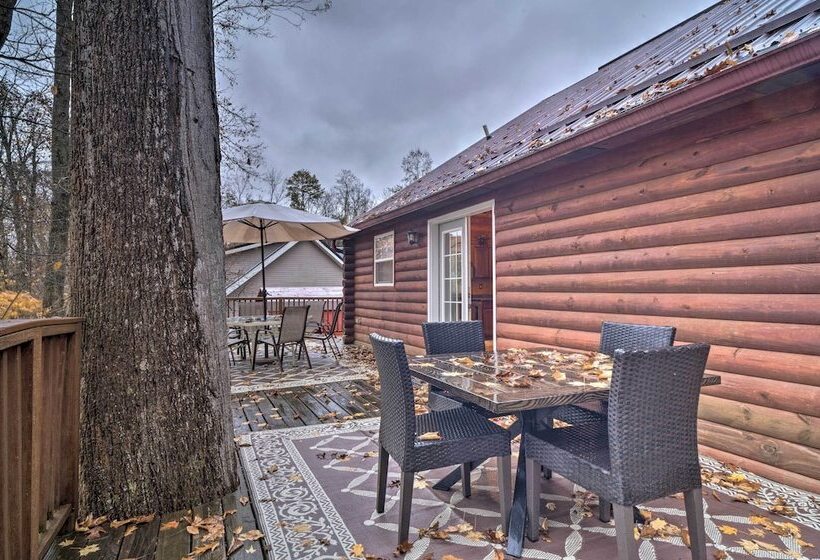 Woodsy Kentucky Escape W/ Game Room & Lake Access!