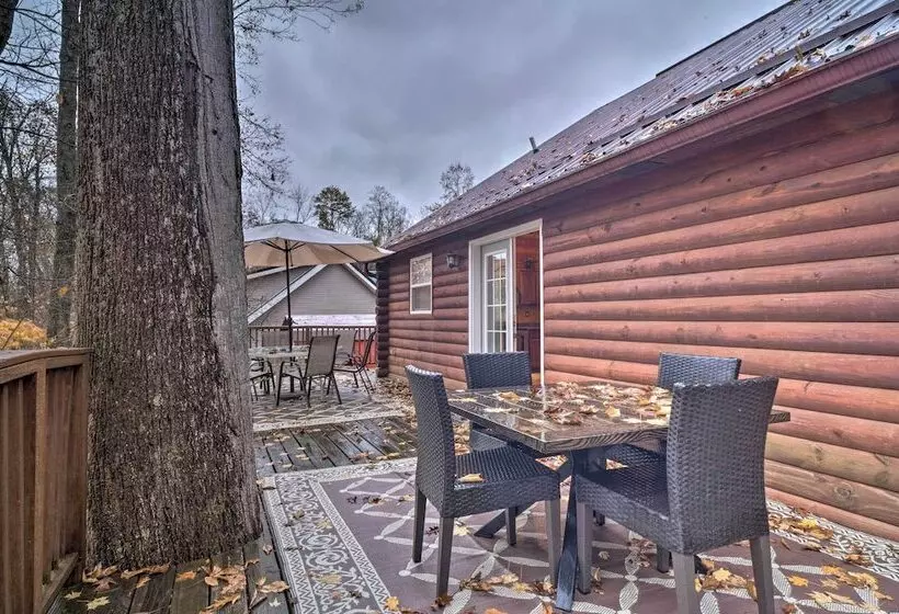 Woodsy Kentucky Escape W/ Game Room & Lake Access!