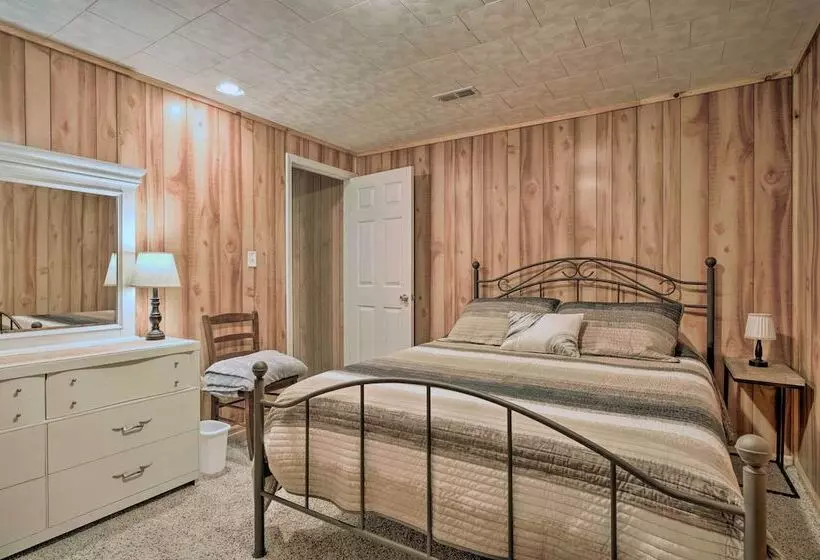 Woodsy Kentucky Escape W/ Game Room & Lake Access!