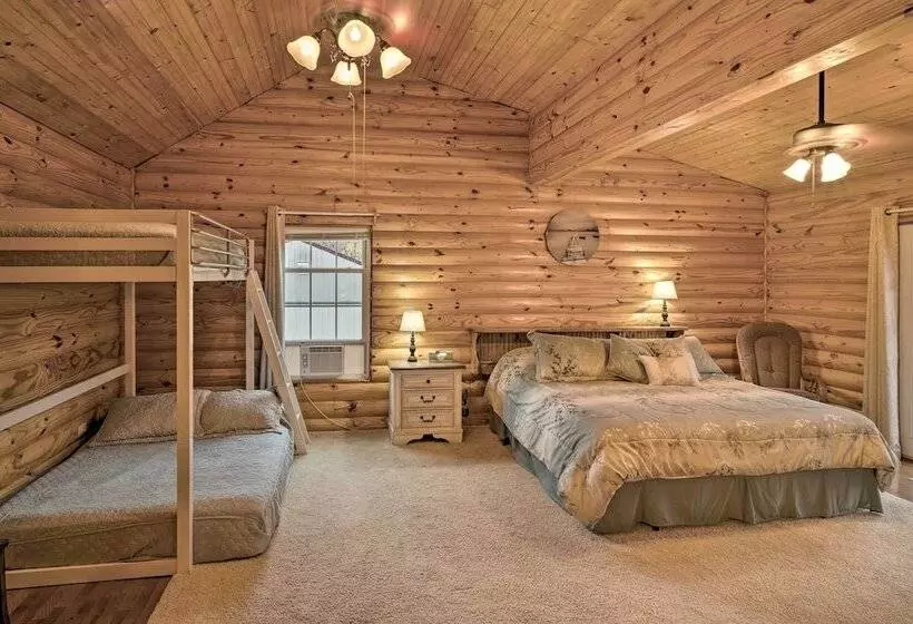 Woodsy Kentucky Escape W/ Game Room & Lake Access!