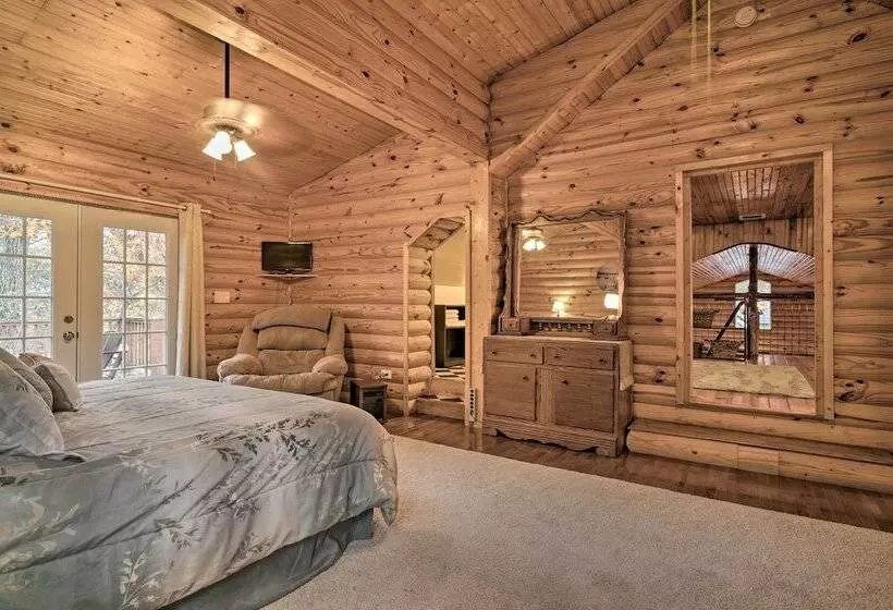 Woodsy Kentucky Escape W/ Game Room & Lake Access!