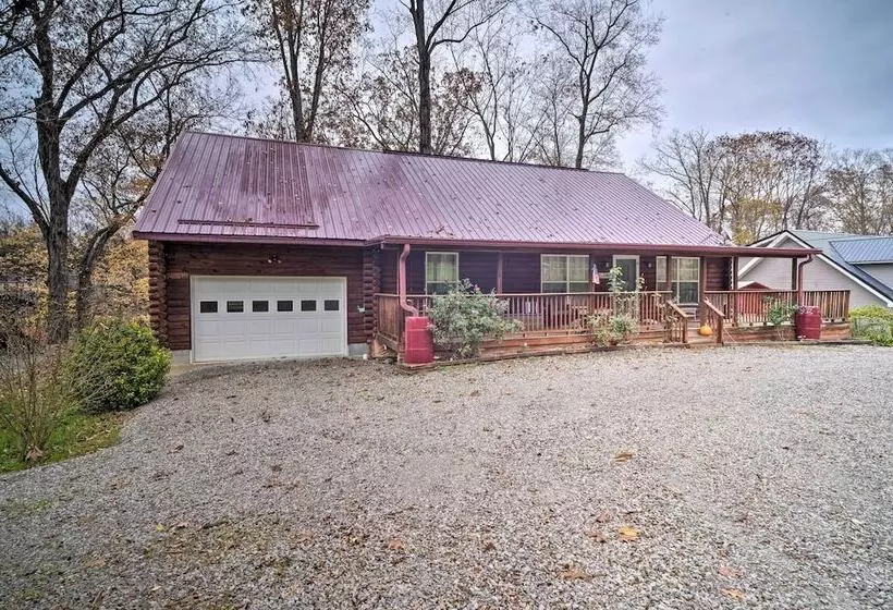 Woodsy Kentucky Escape W/ Game Room & Lake Access!