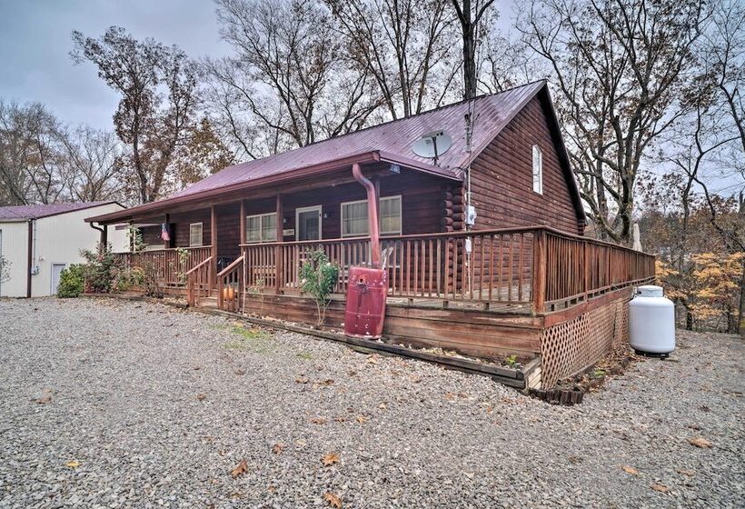 Woodsy Kentucky Escape W/ Game Room & Lake Access!