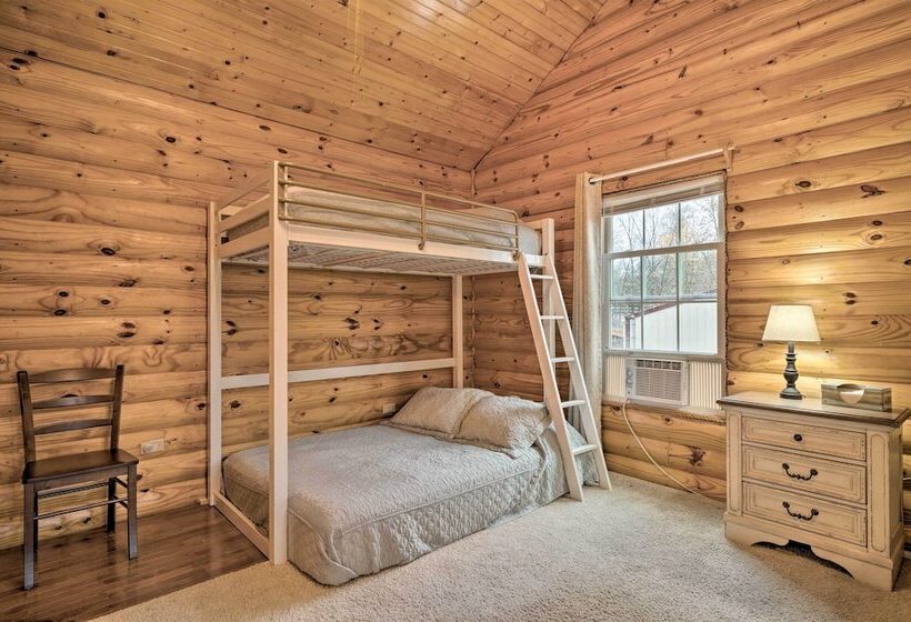 Woodsy Kentucky Escape W/ Game Room & Lake Access!