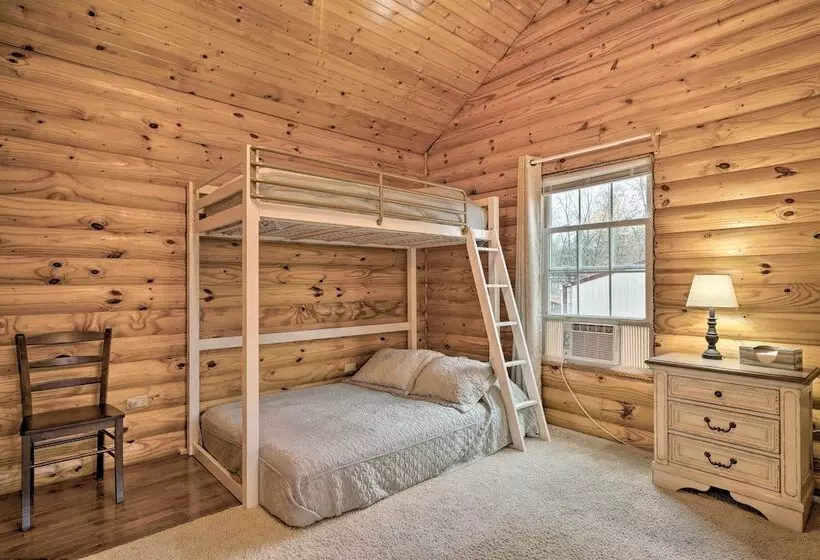 Woodsy Kentucky Escape W/ Game Room & Lake Access!