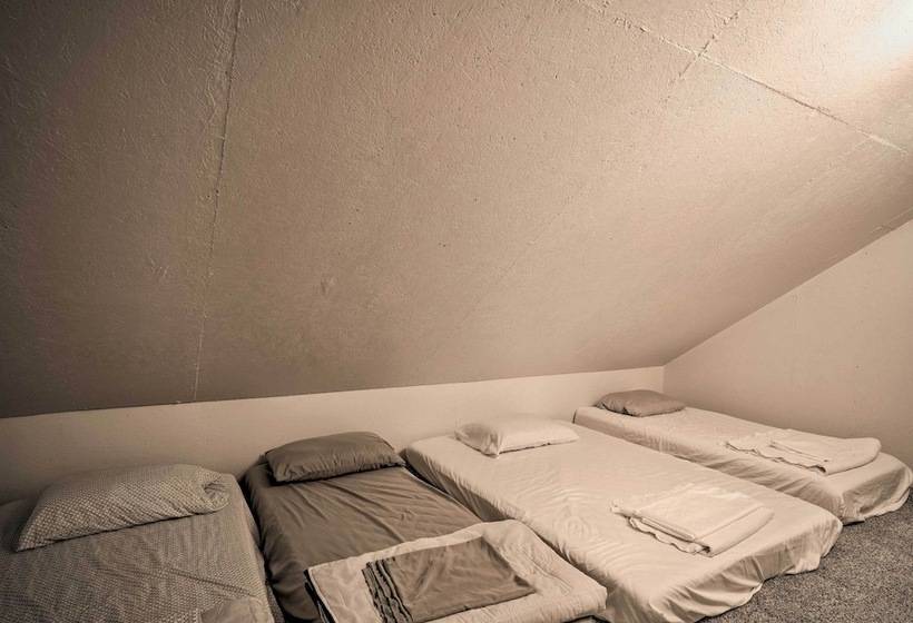 Woodsy Kentucky Escape W/ Game Room & Lake Access!