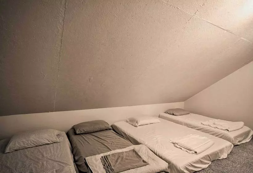 Woodsy Kentucky Escape W/ Game Room & Lake Access!