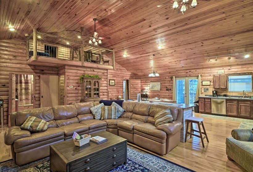 Woodsy Kentucky Escape W/ Game Room & Lake Access!