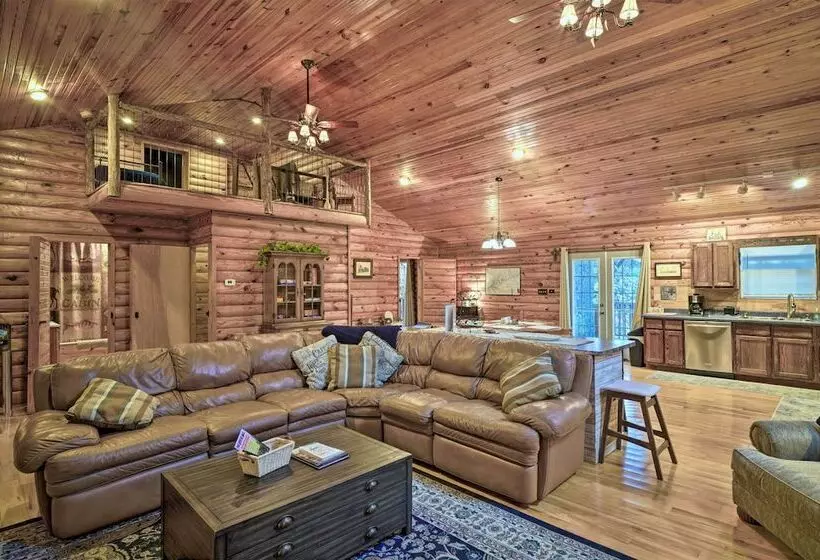 Woodsy Kentucky Escape W/ Game Room & Lake Access!