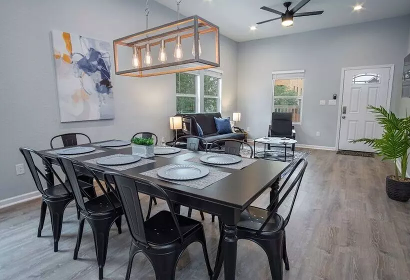 Your Dream Stay 4br/2ba Near Downtown & Riverwalk