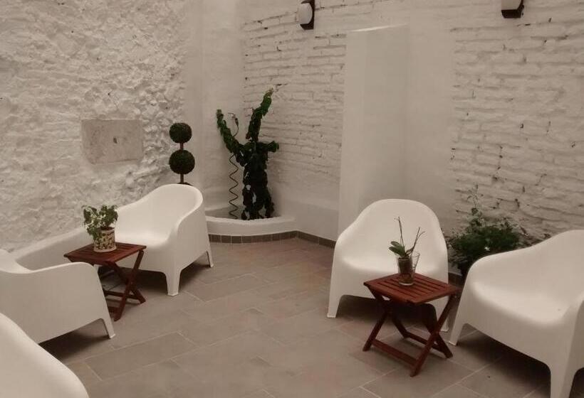 مسافرخانه La Siesta De Picasso