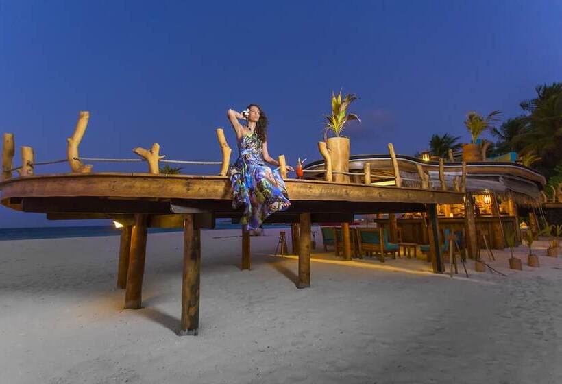 هتل Aaaveee Nature's Paradise