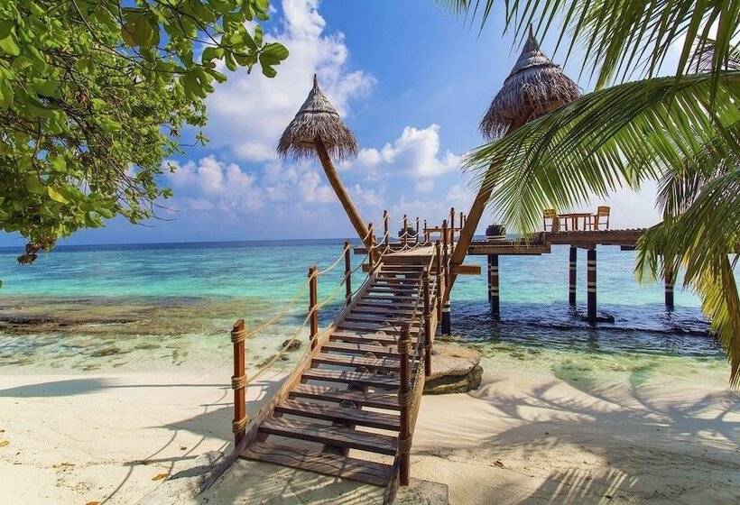 هتل Aaaveee Nature's Paradise