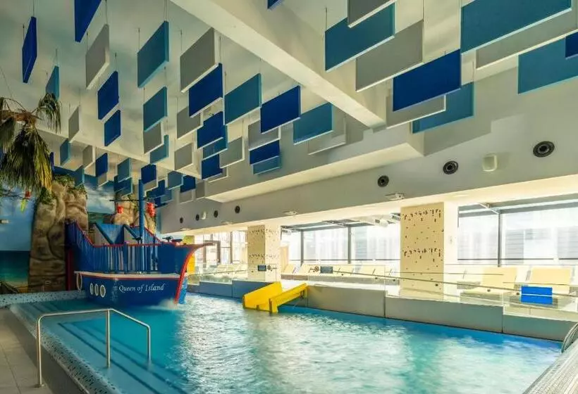 هتل Aquacity Seasons