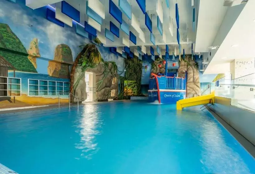 هتل Aquacity Seasons