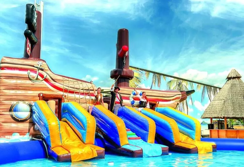 هتل Aquacity Seasons