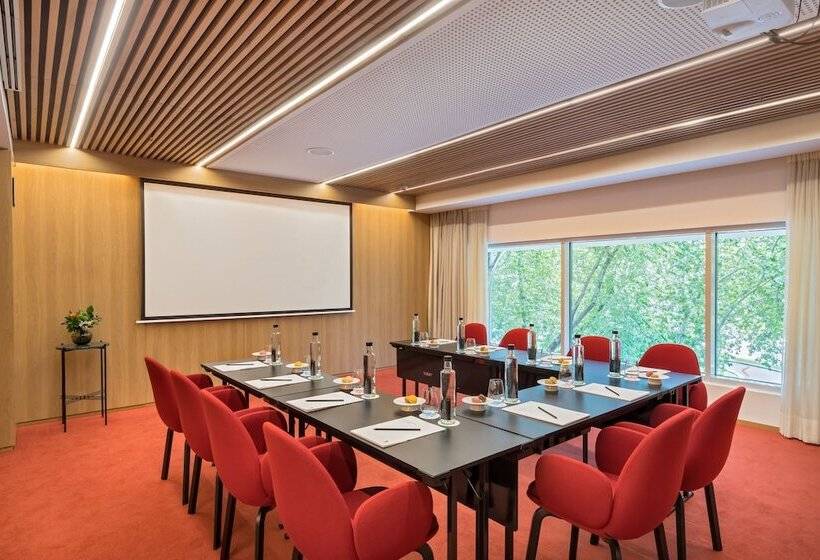 هتل Barcelo Torre De Madrid