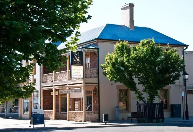 هتل Cobb & Co Court Boutique
