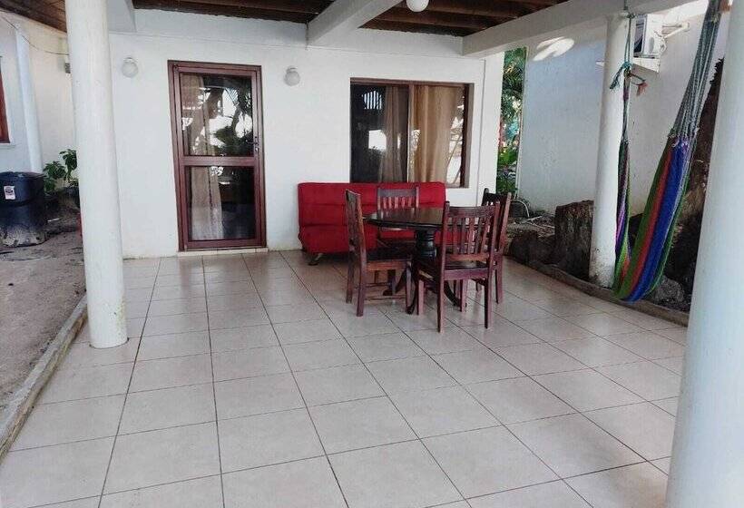 هتل Fosters West Bay Resort