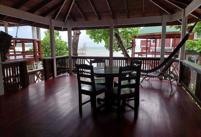 هتل Fosters West Bay Resort