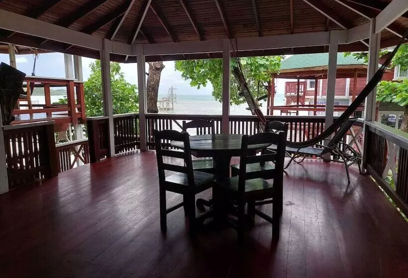 هتل Fosters West Bay Resort