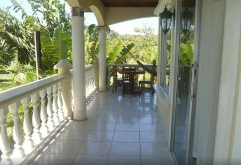 هتل Fosters West Bay Resort