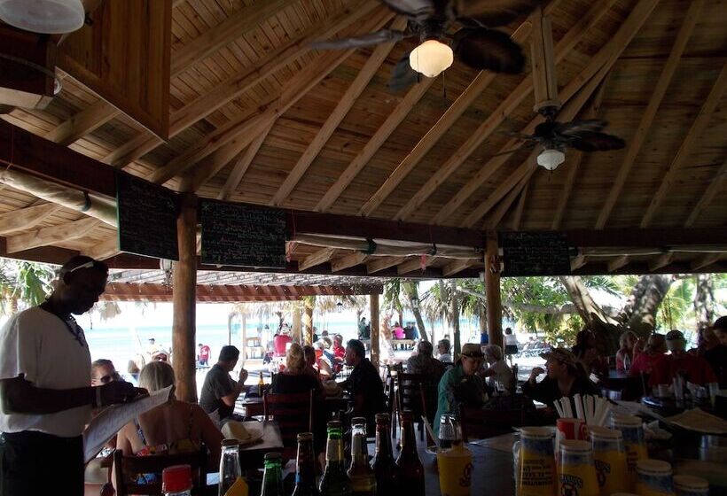 هتل Fosters West Bay Resort