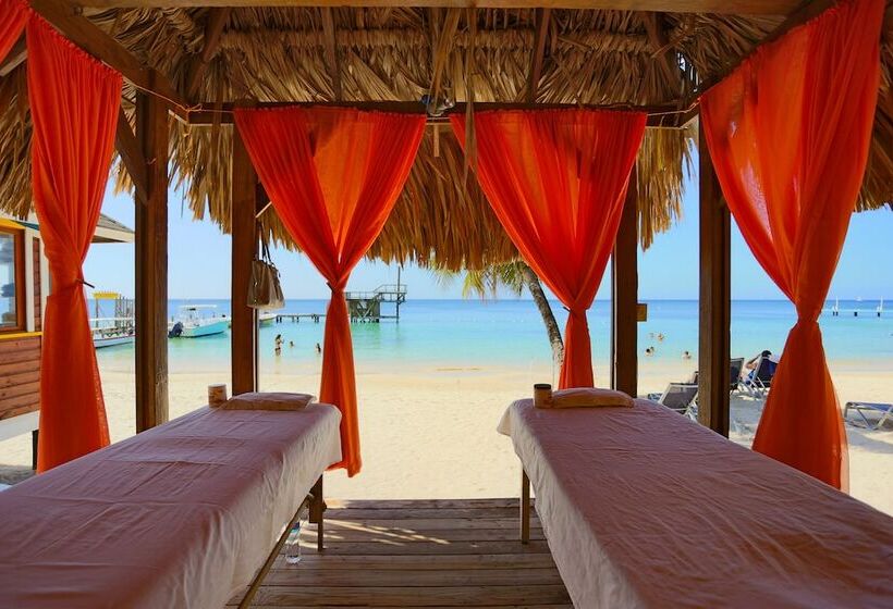 هتل Fosters West Bay Resort