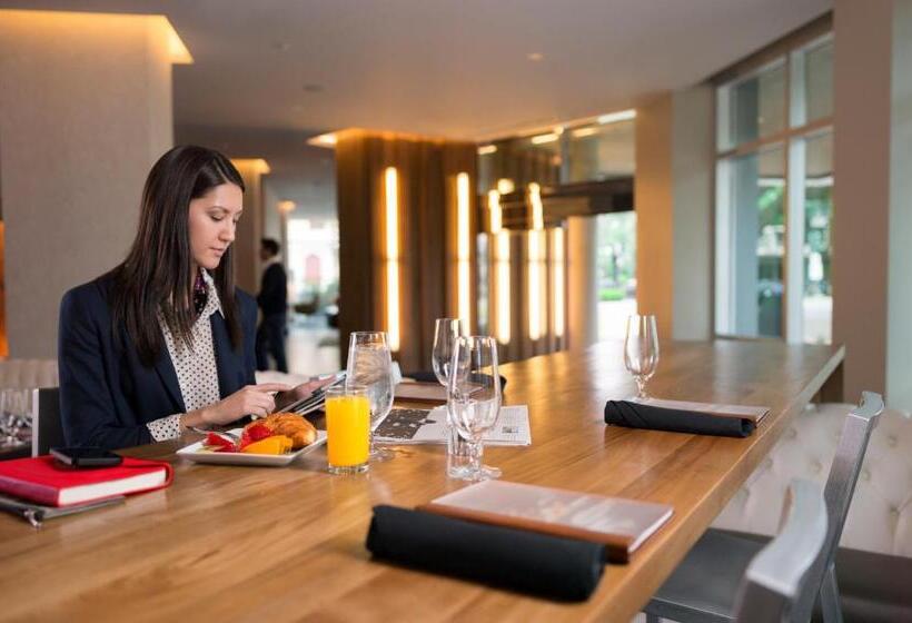 ホテル Indigo Naperville Riverwalk, An Ihg