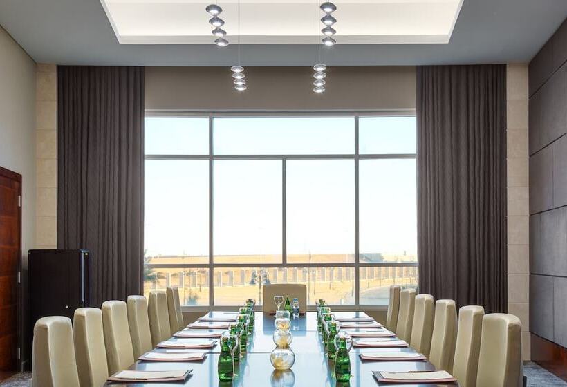 هتل Millennium Hail