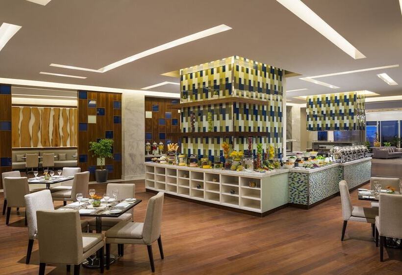 هتل Millennium Hail