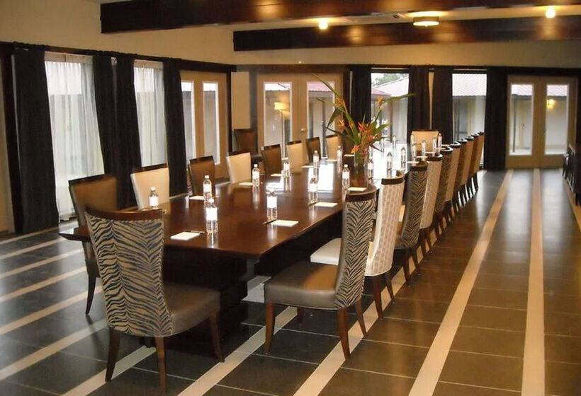 هتل Rlj Kendeja Resort And Villas